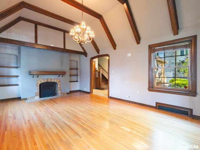 712 S 6TH Street, Pekin, IL 61554