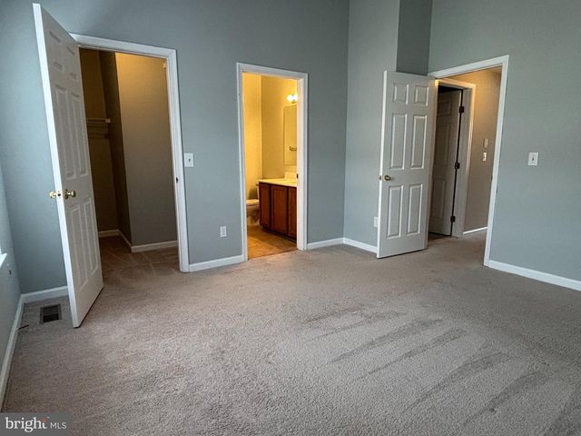 14657 WINTERFIELD DR, Centreville, VA 20120