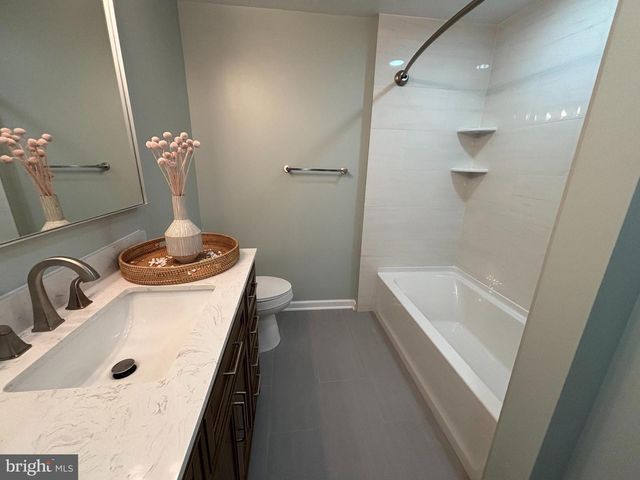 14657 WINTERFIELD DR, Centreville, VA 20120