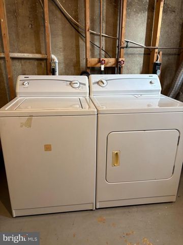 14657 WINTERFIELD DR, Centreville, VA 20120