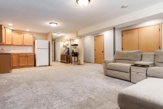 4468 Deer Point Drive, Janesville, WI 53546