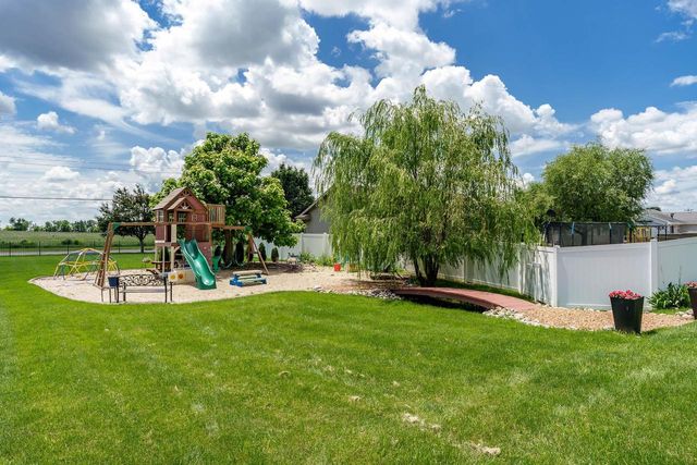4468 Deer Point Drive, Janesville, WI 53546