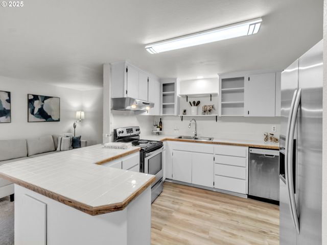 184 GREENWOOD Dr, Jefferson, OR 97352