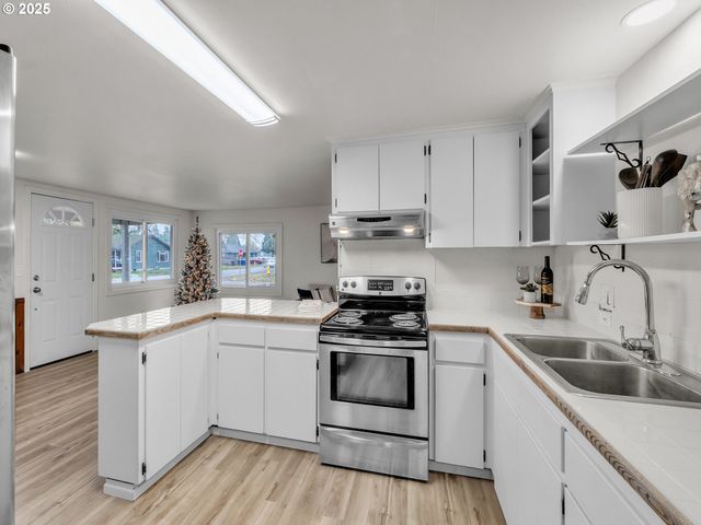 184 GREENWOOD Dr, Jefferson, OR 97352