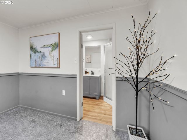 184 GREENWOOD Dr, Jefferson, OR 97352