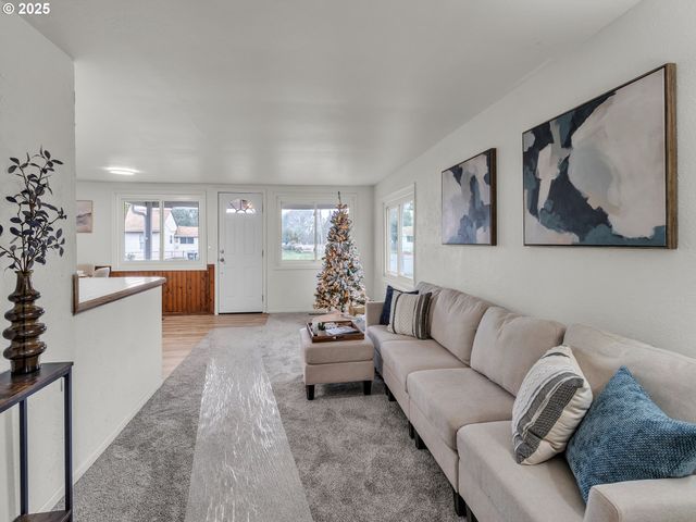 184 GREENWOOD Dr, Jefferson, OR 97352