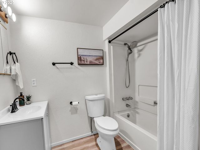 184 GREENWOOD Dr, Jefferson, OR 97352