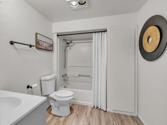 184 GREENWOOD Dr, Jefferson, OR 97352