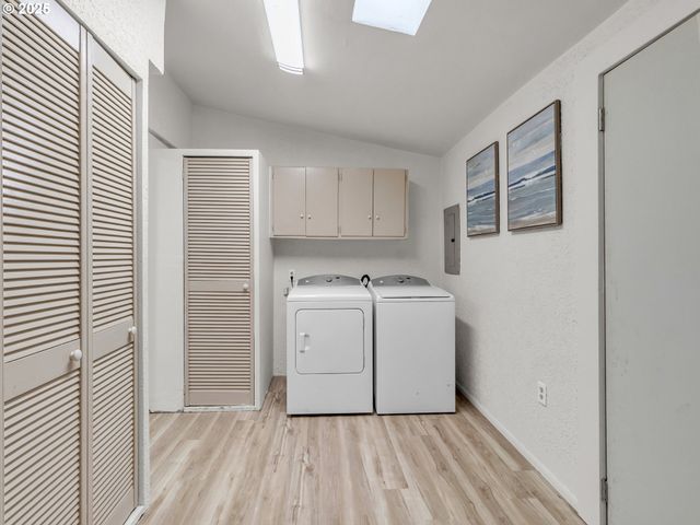 184 GREENWOOD Dr, Jefferson, OR 97352