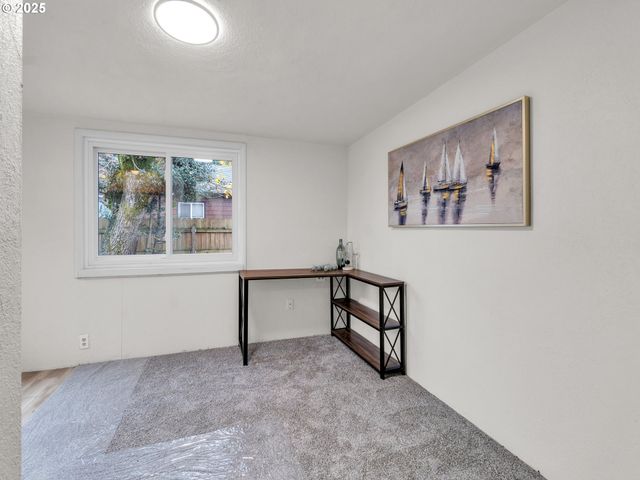 184 GREENWOOD Dr, Jefferson, OR 97352