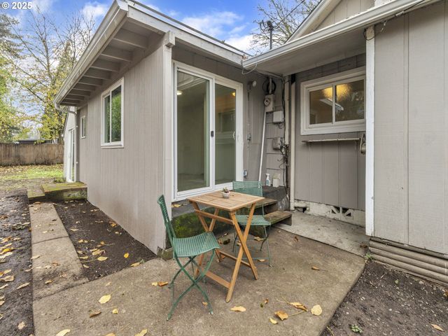 184 GREENWOOD Dr, Jefferson, OR 97352