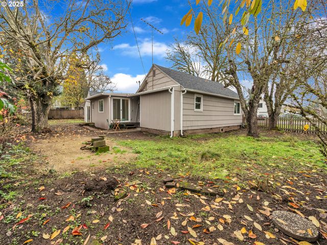 184 GREENWOOD Dr, Jefferson, OR 97352