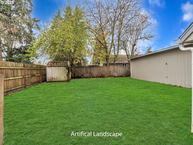 184 GREENWOOD Dr, Jefferson, OR 97352