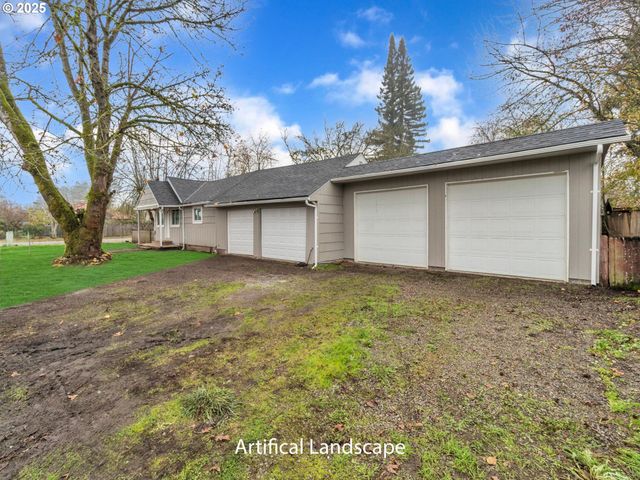 184 GREENWOOD Dr, Jefferson, OR 97352