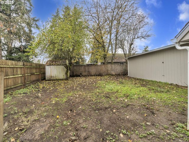 184 GREENWOOD Dr, Jefferson, OR 97352