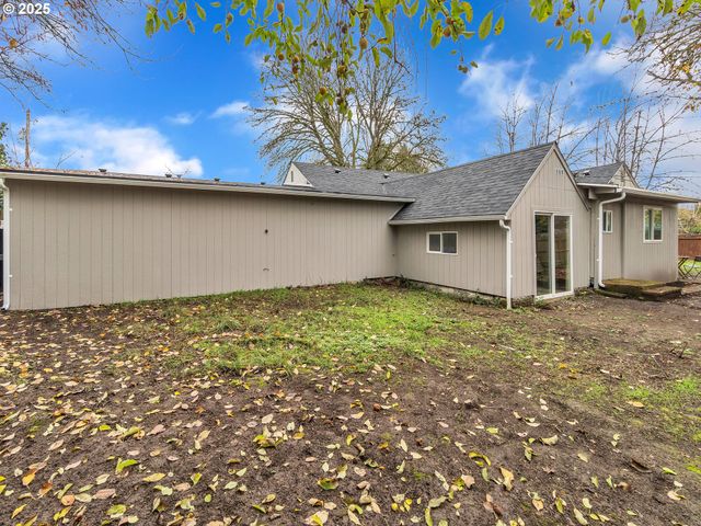 184 GREENWOOD Dr, Jefferson, OR 97352