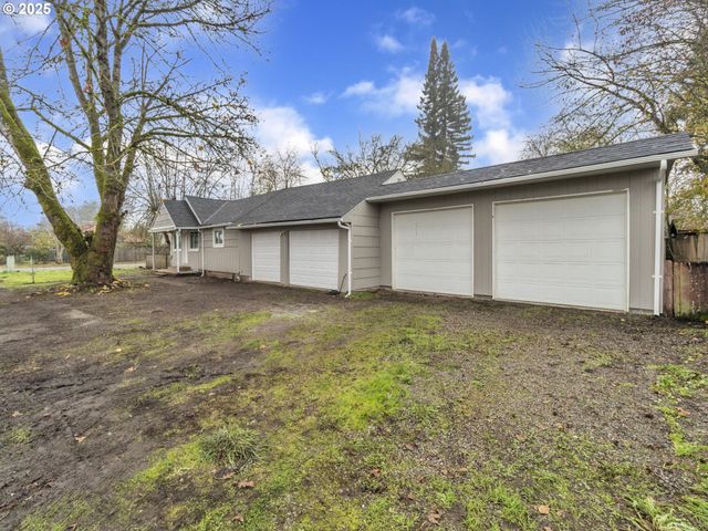 184 GREENWOOD Dr, Jefferson, OR 97352