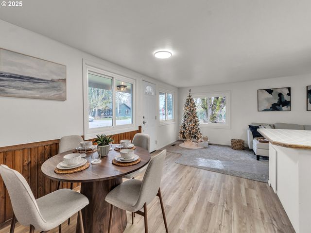 184 GREENWOOD Dr, Jefferson, OR 97352