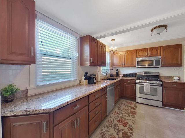 614 8TH STREET N, St Petersburg, FL 33701