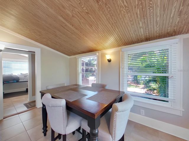 614 8TH STREET N, St Petersburg, FL 33701