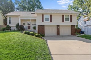 1000 NW Forest Drive, Blue Springs, MO 64015
