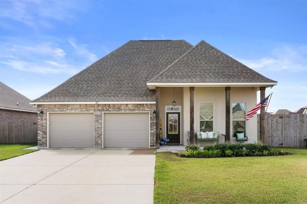 1811 Poeyfarre Drive, Lake Charles, LA 70611