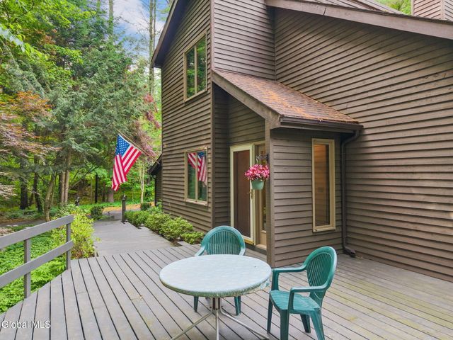 623 Bruno Road, Clifton Park, NY 12065