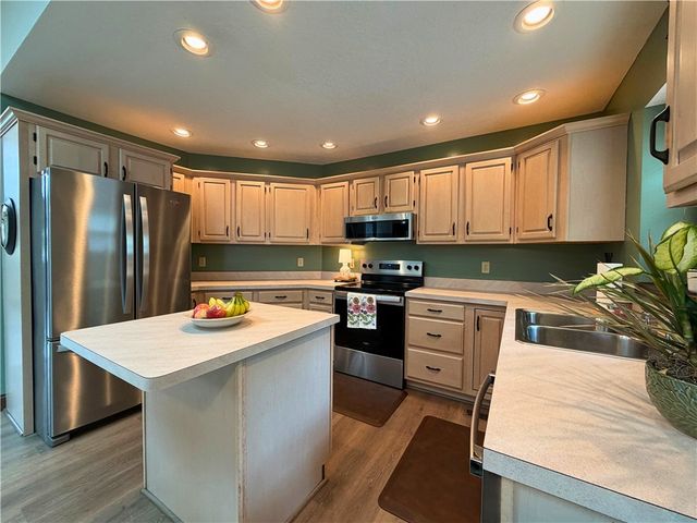 2244 Blackoak Drive, Troy, OH 45373