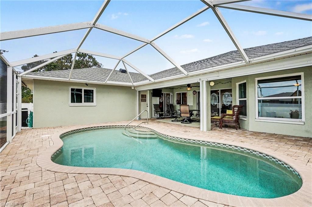 Image 14 of property listing at 3754 SE 3rd AVE, Cape Coral, FL 33904