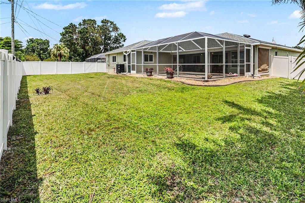 Image 15 of property listing at 3754 SE 3rd AVE, Cape Coral, FL 33904