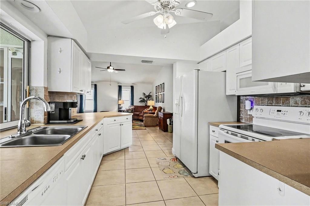 Image 6 of property listing at 3754 SE 3rd AVE, Cape Coral, FL 33904