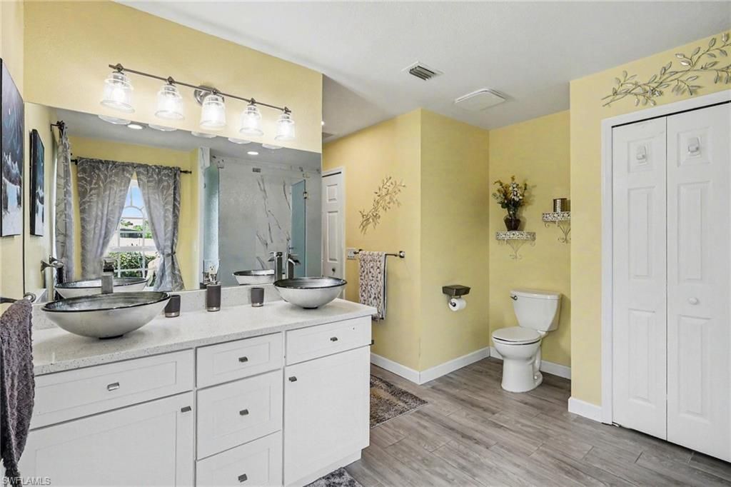 Image 8 of property listing at 3754 SE 3rd AVE, Cape Coral, FL 33904