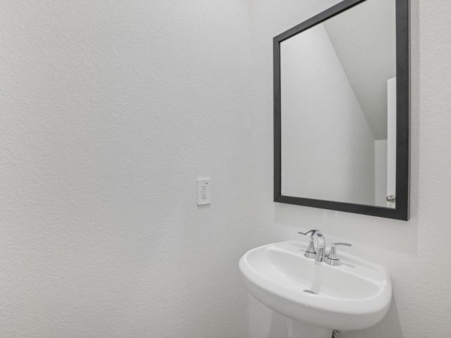 416 Wild Spur LN, Liberty Hill, TX 78642