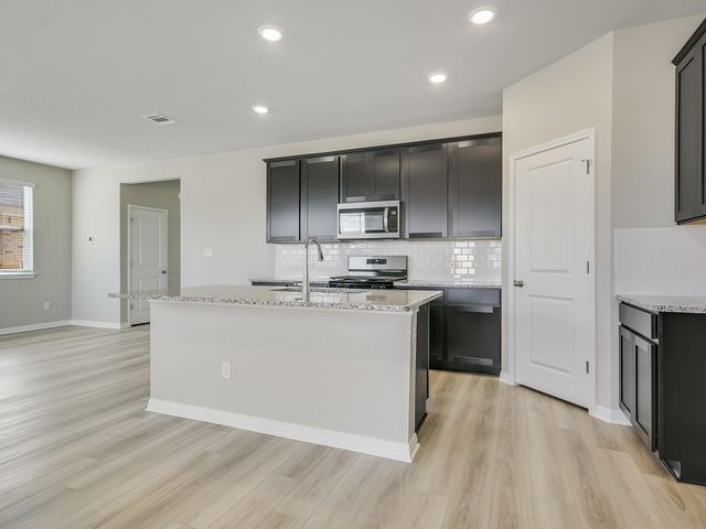 416 Wild Spur LN, Liberty Hill, TX 78642