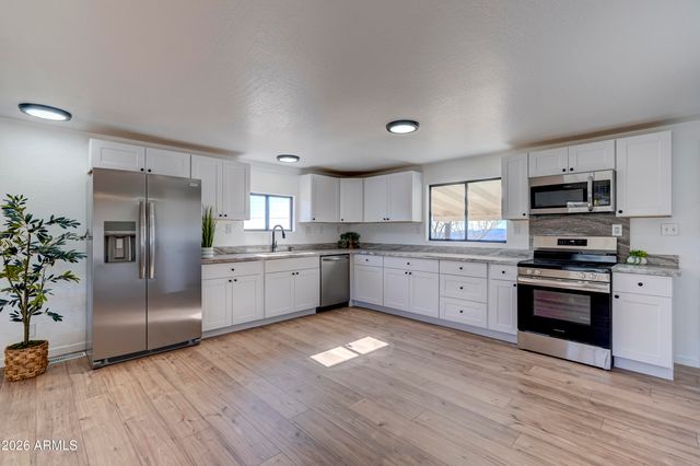 7580 W Lowell Drive, Kirkland, AZ 86332