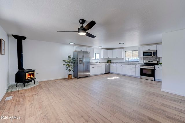 7580 W Lowell Drive, Kirkland, AZ 86332