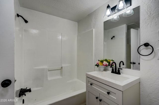 7580 W Lowell Drive, Kirkland, AZ 86332