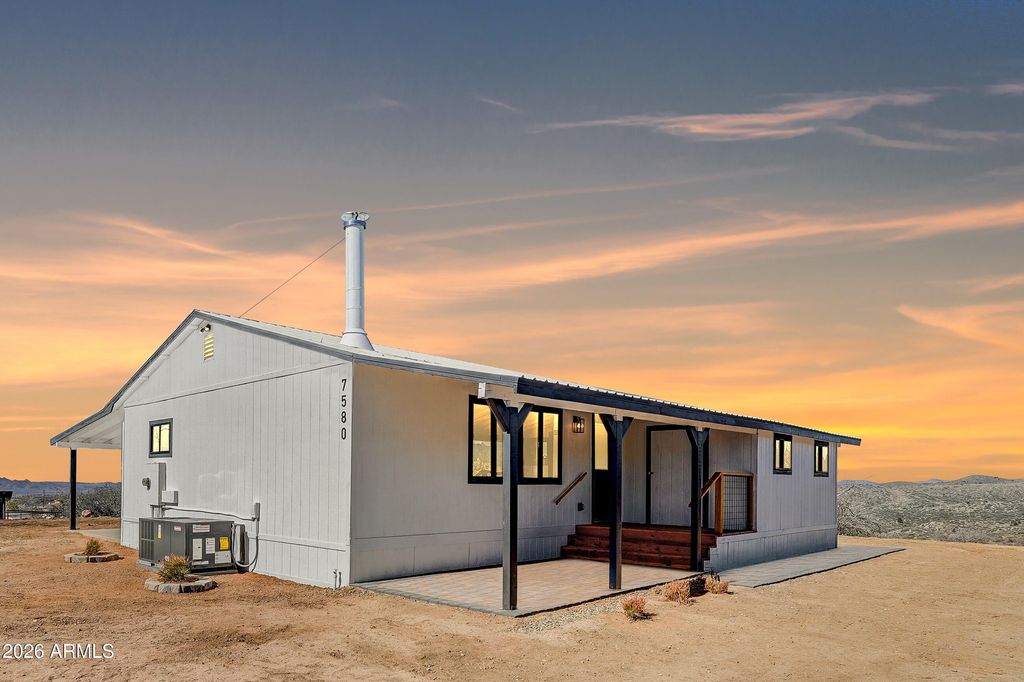 7580 W Lowell Drive, Kirkland, AZ 86332