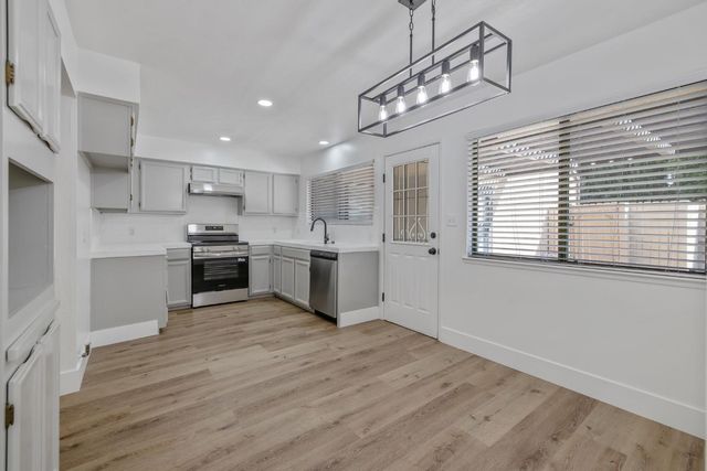 1705 W Santa Ana Avenue, Fresno, CA 93705