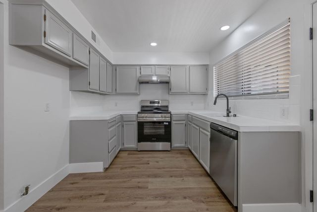 1705 W Santa Ana Avenue, Fresno, CA 93705