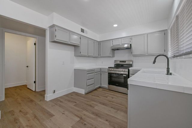 1705 W Santa Ana Avenue, Fresno, CA 93705