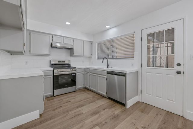 1705 W Santa Ana Avenue, Fresno, CA 93705