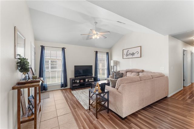 399 Cascade Circle, Springdale, AR 72764