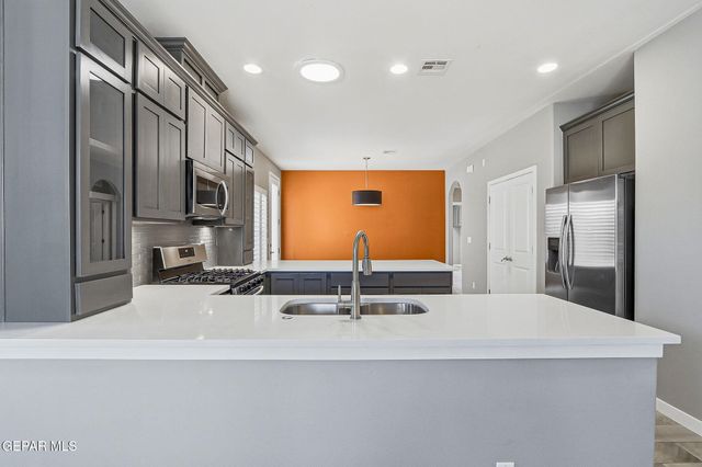 2025 WILLIAM CAPLES Street, El Paso, TX 79938