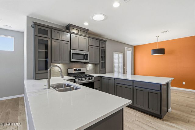 2025 WILLIAM CAPLES Street, El Paso, TX 79938