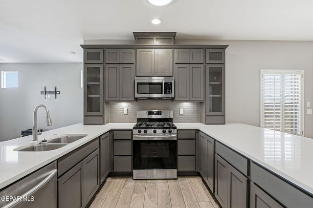 2025 WILLIAM CAPLES Street, El Paso, TX 79938