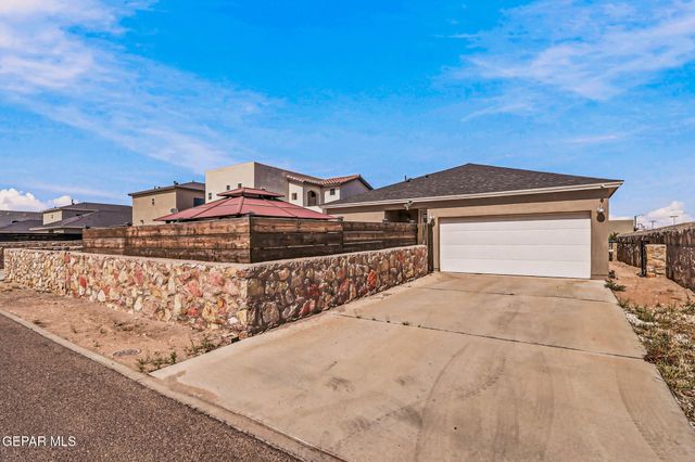 2025 WILLIAM CAPLES Street, El Paso, TX 79938