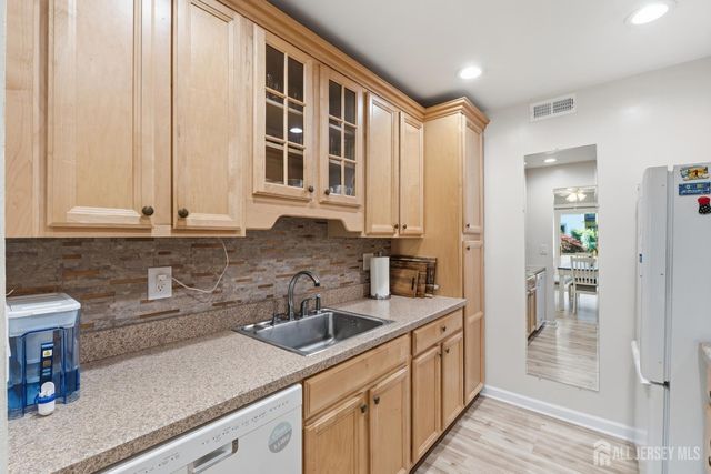 5 Avon Drive 5S, East Windsor, NJ 08520