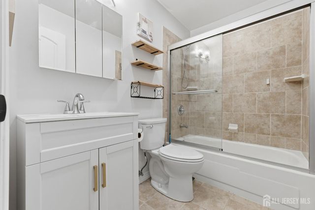 5 Avon Drive 5S, East Windsor, NJ 08520