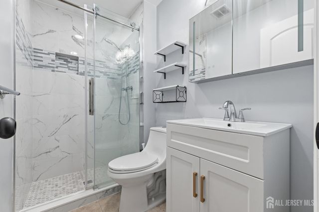 5 Avon Drive 5S, East Windsor, NJ 08520